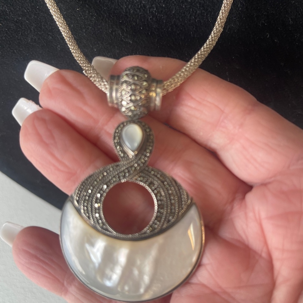 STUNNING STERLING & MOTHER OF PEARL & MARQUESITE NECKLACE